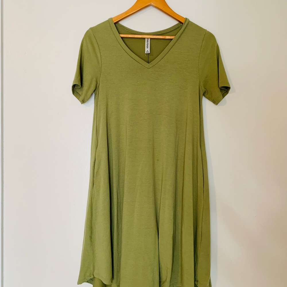 Light Green V-Neck Maxi Dress with Pockets